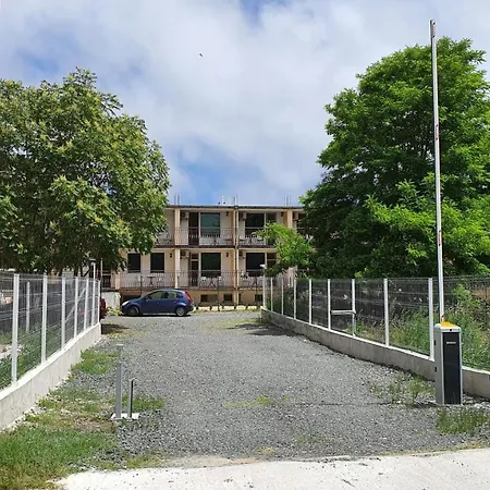 Готель Char 2*